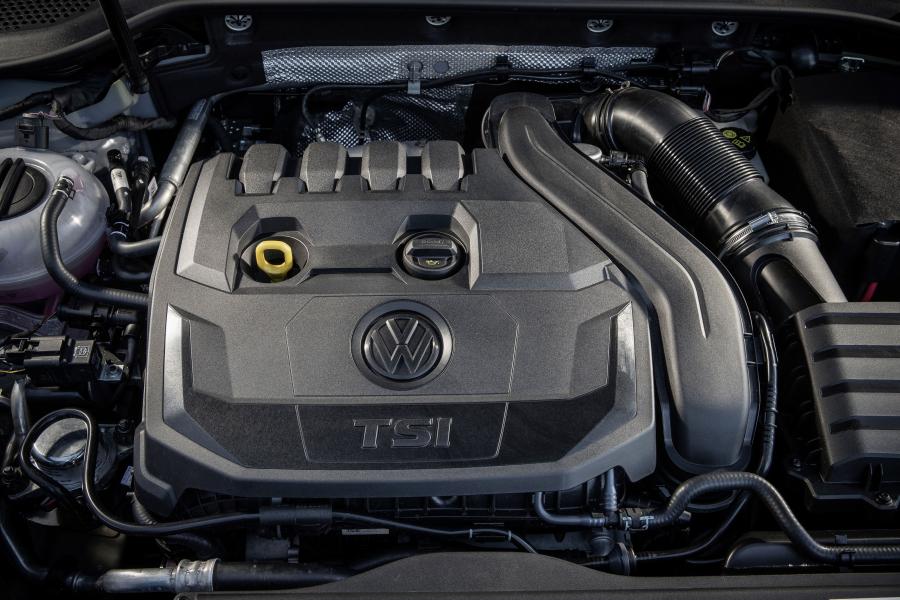Моторный отсек Volkswagen Golf TSI 5-Door (Typ 5G) 2017 года  (NA) (фото 10 из 47)